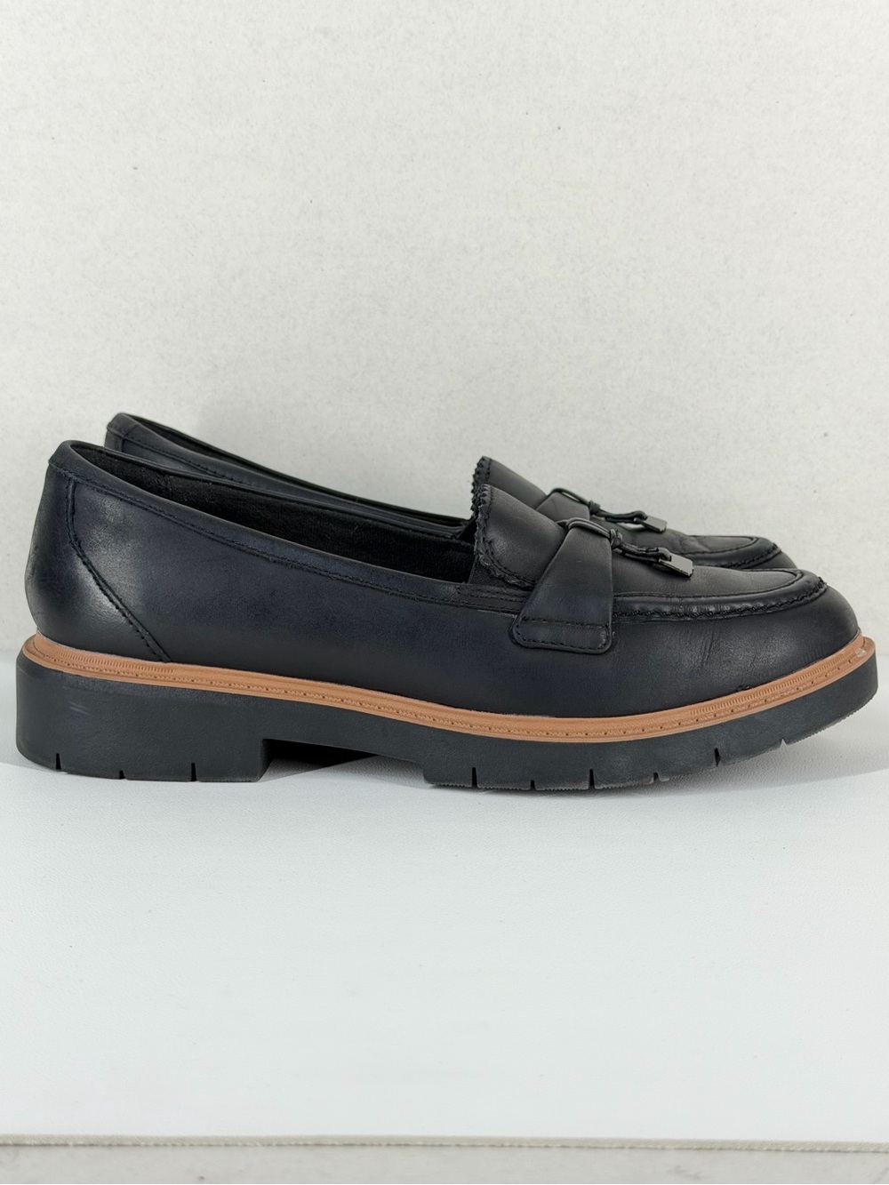 Clarks Westlynn Bella Tassel Black Leather
Women's Preppy Loafers Size 7.5